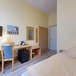 Graf Waldersee 3* بوركم