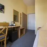 فندق Graf Waldersee 3*