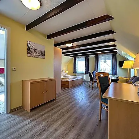 Graf Waldersee מלון 3*